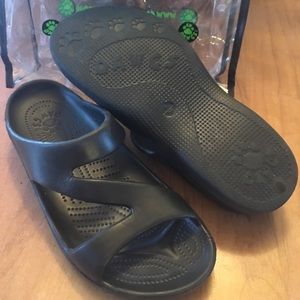 Dawg's Women's Z Sandal. Size 6 - Black